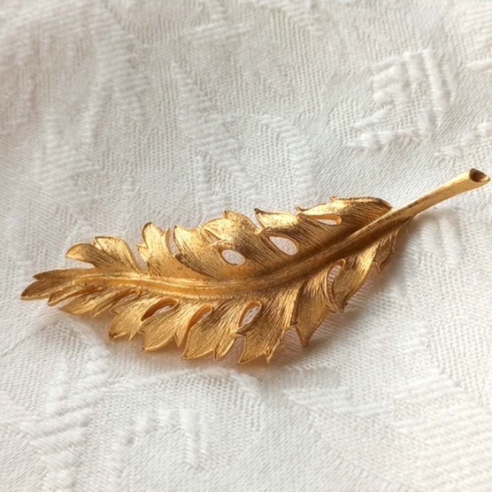 Vintage CORO 1961 Brooch Pin 1960s Gold tone Feather 3 1/4” signed